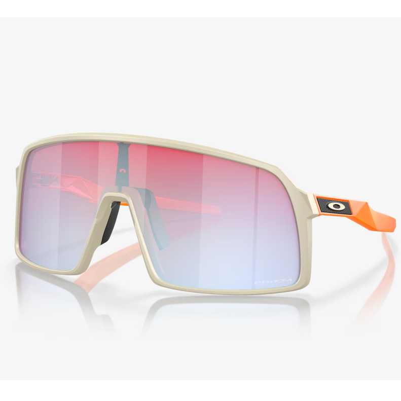 OAKLEY SUTRO LATITUDE COLLECTION Lente Prizm Snow Sapphire,  Montatura Matte Sand